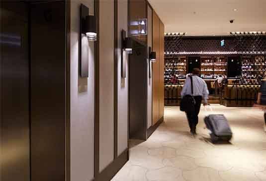 img_hyatt regency lobby